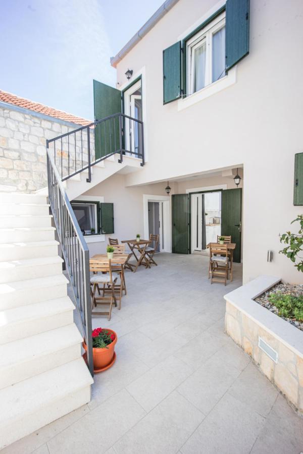 Zlatin Dvor - Apartments For 3, Terrace, Trogir Center, Beach At 5-Min, Bike Friendly Dış mekan fotoğraf