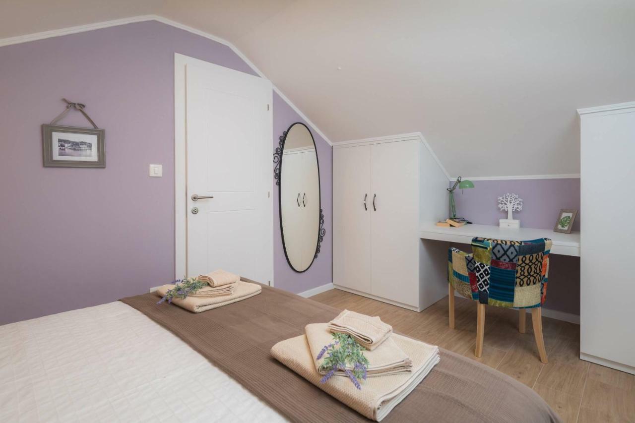 Zlatin Dvor - Apartments For 3, Terrace, Trogir Center, Beach At 5-Min, Bike Friendly Dış mekan fotoğraf